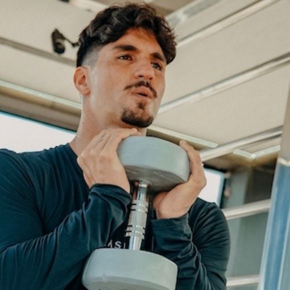 Com carambola, figo e um blend de lavanda, sálvia e alecrim: o novo lançamento de perfumaria de 'O Boticário' com alta fixação virou favorito de Gabriel Medina e colocou o surfista em desafio de alta pressão e baixa temperatura na orla de Ipanema