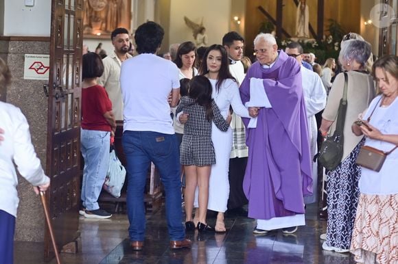 Missa de sétimo dia do ator JP Mantovani, marido de Li Martins, foi realizada neste sábado (27)