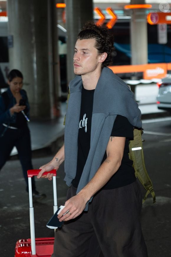 Shawn Mendes namora Bruna Marquezine há cerca de um ano e rumores apontam para planos do cantor em se mudar para o Brasil