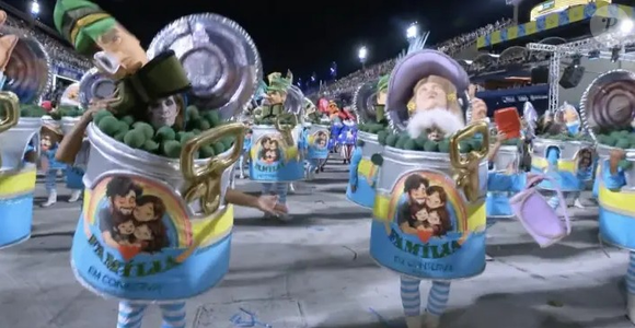 Acadêmicos de Niterói ironizou famílias ditas conservadoras no Carnaval 2026