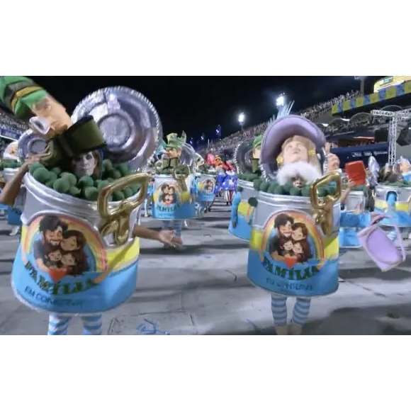 Acadêmicos de Niterói ironizou famílias ditas conservadoras no Carnaval 2026