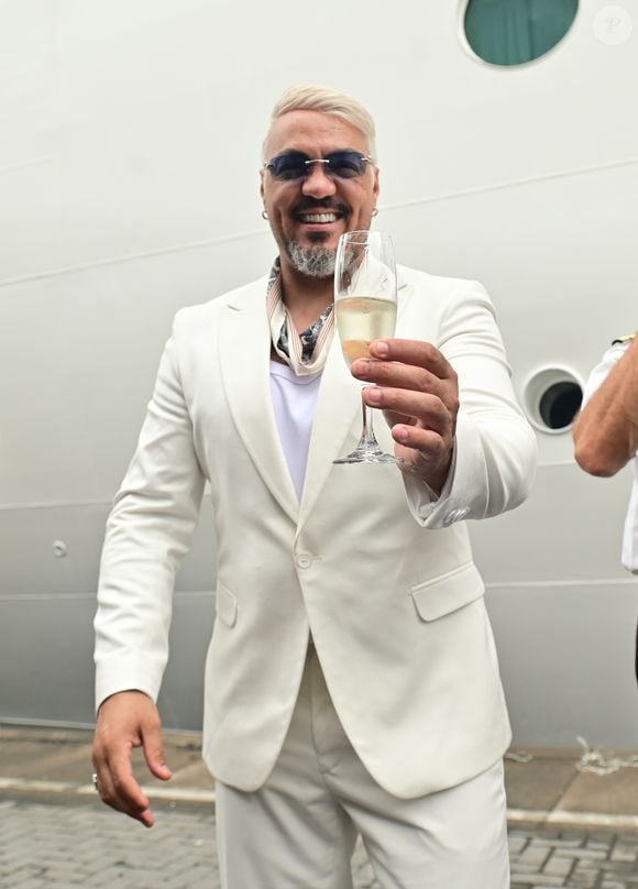 Neste sábado (13), Belo deu início ao seu cruzeiro temático e comentou sobre a parceria com Viviane em 'Três Graças'