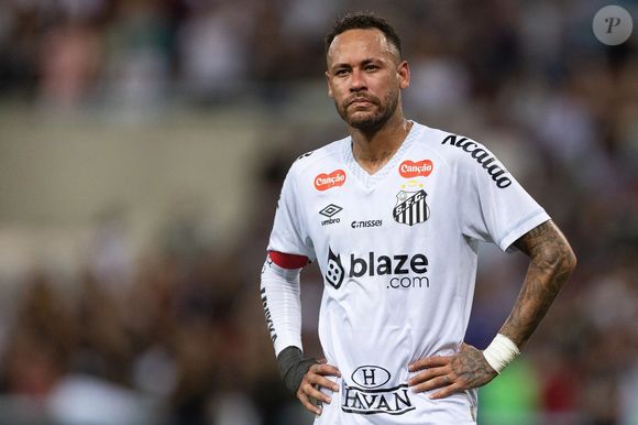 Neymar se envolveu em briga com o filho de Robinho em treino do Santos, o que pode lhe afastar da convocação para a Copa do Mundo 2026