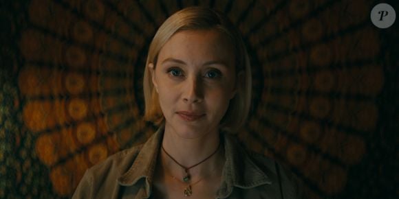Em 'Desobedientes', Sarah Gadon é Laura, uma mulher inteligente que conquista todos ao redor, mas guarda segredos que nem o marido conhece