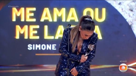 Por vezes, Simone Mendes não conseguiu terminar o que estava querendo dizer