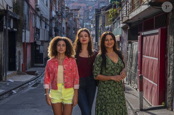 'Três Graças', nova novela das nove tem três personagens principais: Joélly (Alana Cabral), Gerluce (Sophie Charlotte) e Lígia (Dira Paes)