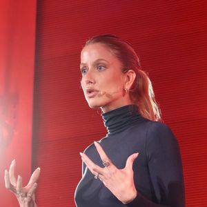 De acordo com a versão apresentada pela autora da ação, após o fim da parceria, teria havido o lançamento de um curso solo por Gabriela Prioli com temática semelhante