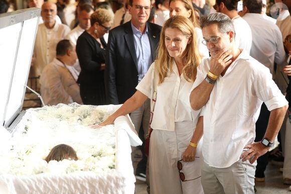 Corpo de Preta Gil no caixão: Ingrid Guimarães foi ao velório da cantora