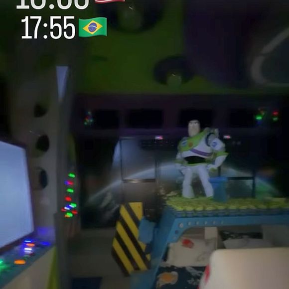 O quarto de Maria Flor, filha do meio de Virgínia, tem como tema o filme 'Toy Story'