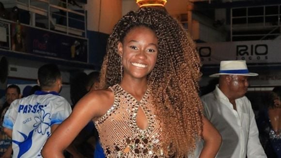 Rainha de Bateria da Beija-Flor e caçula da Sapucaí no Carnaval 2025, Lorena Raissa ficou 'assustada' com gravidez e já levou balde d'água em treino