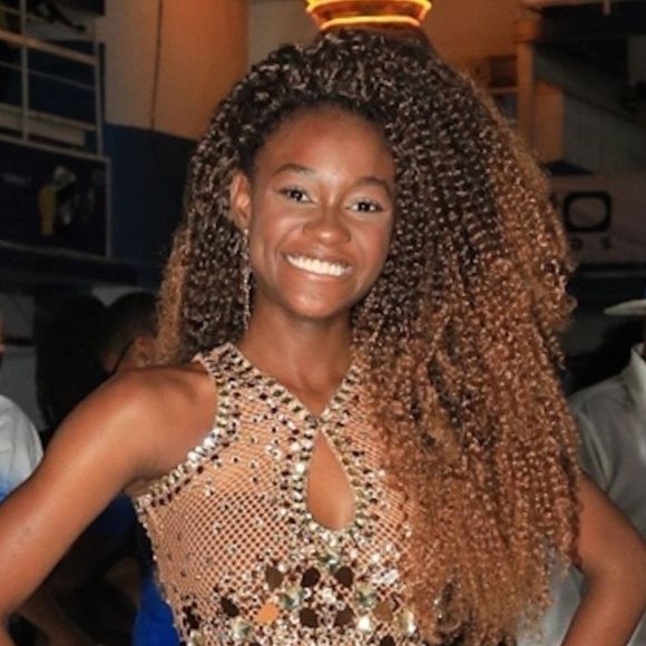 Rainha de Bateria da Beija-Flor, Lorena Raissa tem apenas 18 anos e vai desfilar grávida no Carnaval 2025
