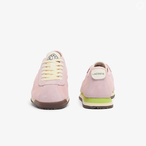 Até o fechamento desta matéria, o Tênis Feminino Lacoste Club Low estava disponível por R$ 379,00, reunindo design vintage, conforto e uma das combinações de cores mais desejadas da temporada