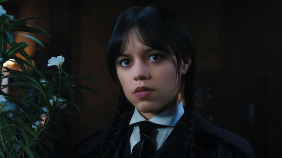A segunda temporada de 'Wandinha' acaba de sofrer uma decepção: série com Jenna Ortega não é mais a número 1 na Netflix em todo o mundo