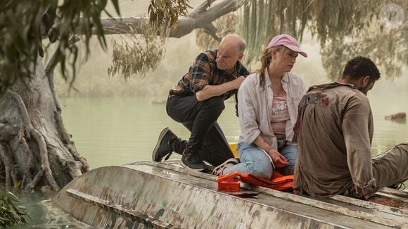 Durante um passeio de barco, elas e outros turistas são atacados por um enorme hipopótamo. Sem armas ou sinal de comunicação, o grupo precisa lutar por suas vidas para escapar das mandíbulas do animal