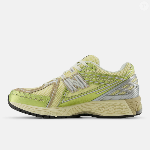 A expressão 'farmar aura' ganhou força entre as gerações Z e Alfa, e o New Balance 1906 surge como uma escolha para quem quer acompanhar a tendência com muito estilo