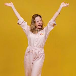 No "BBB 26", não são só as polêmicas que chamam atenção: a sandália diferentona usada por Ana Paula Renault nas fotos oficiais do reality despertou curiosidade e virou pauta fashion