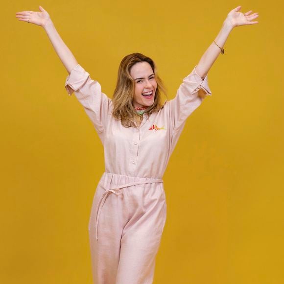 No "BBB 26", não são só as polêmicas que chamam atenção: a sandália diferentona usada por Ana Paula Renault nas fotos oficiais do reality despertou curiosidade e virou pauta fashion