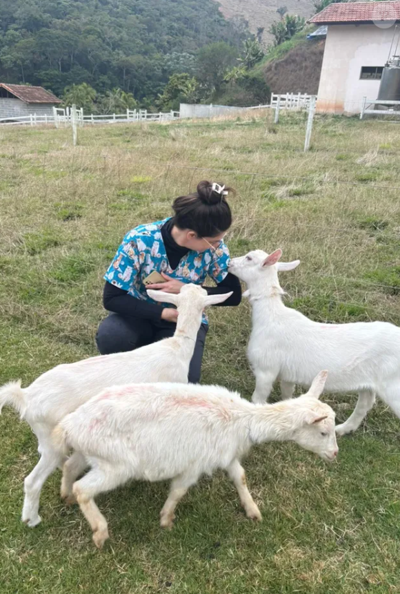 Tarciana Saad cuida dos animais; atriz se dedica à profissão de medicina veterinária, além da carreira artística