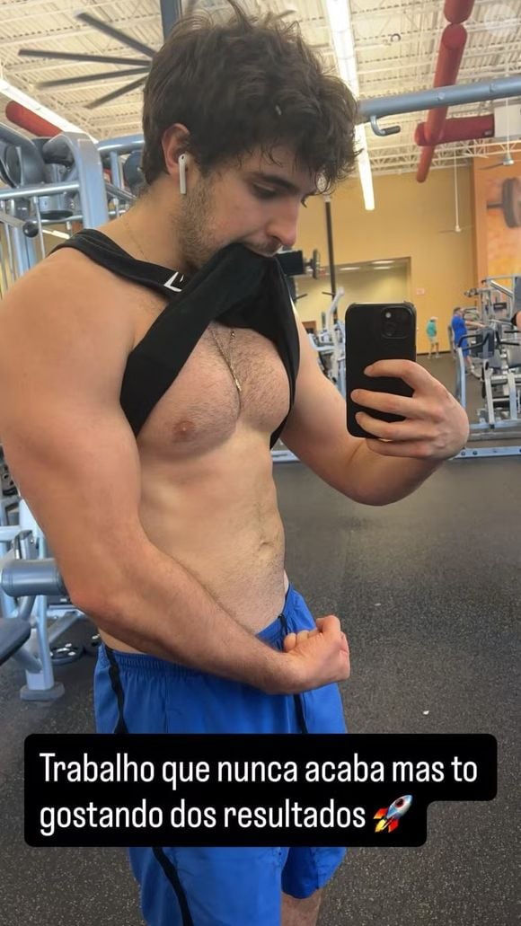 Aos 23 anos, João Augusto mostra boa forma e ganha elogios: 'Guguzinho virou Guguzão'