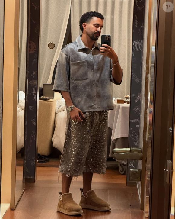 Yasmin Brunet foi flagrada em clima de romance com Ronald Lopes, hoje empresário e no passado vendedor ambulante