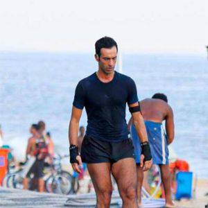 Mas o que César Tralli faz para ter as pernas torneadas é um exercício muito simples