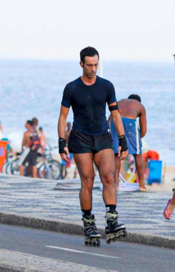 Mas o que César Tralli faz para ter as pernas torneadas é um exercício muito simples