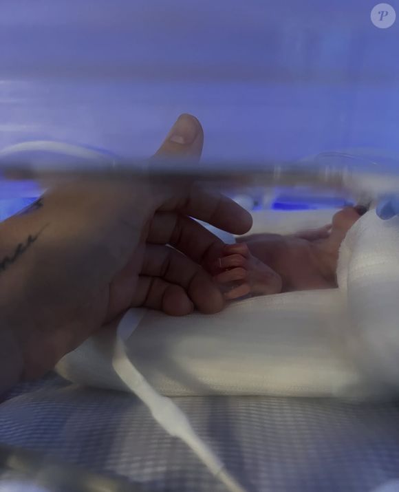 O segundo filho de Clara Maia, Theo, está na UTI e, segundo a mãe, está ‘lutando pela vida’