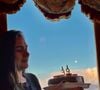 Na publicação, Lúcia Veríssimo publicou uma foto de Tay Saad segurando um bolo com o número 39, simbolizando sua nova idade