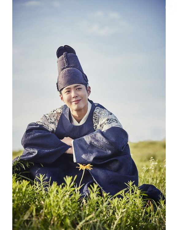 Em 'Love in the Moonlight', Park Bo-gum interpreta o príncipe herdeiro Lee Yeong, um jovem herdeiro criado sem liberdade na corte