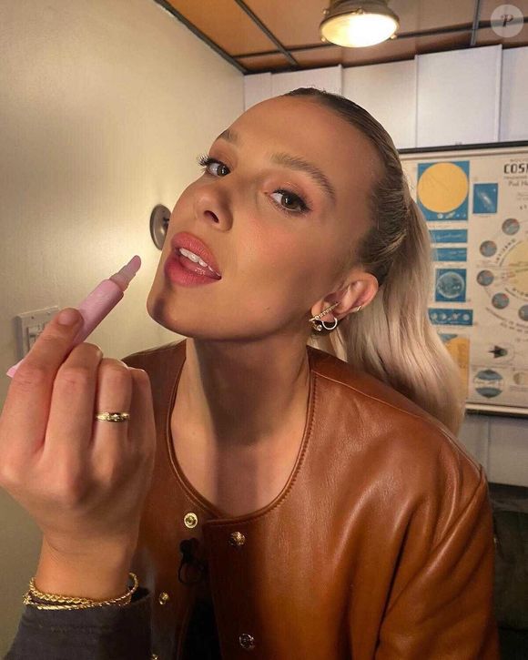 Enquanto isso, marca de Millie Bobby Brown ia de vento em popa e com muito sucesso