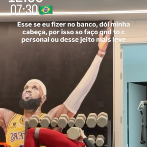 Virgínia contou que, quando está sem o seu personal trainer, faz a elevação pélvica no chão