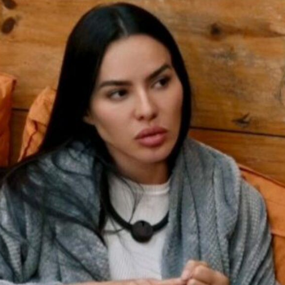 Tàmires vem logo em seguida na cola da aliada com 37,22% dos votos da enquete