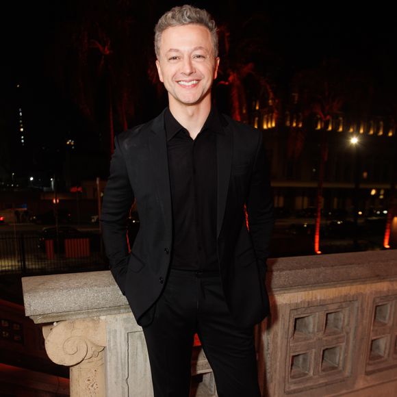 O músico Lucas Lima investiu no all black em seu look para o baile da Pinacoteca