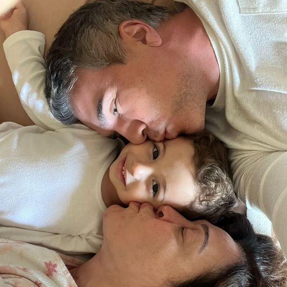 Mãe de três, Claudia compartilha reflexões sobre envelhecimento e maternidade aos 57: 'Hoje eu consigo ver'