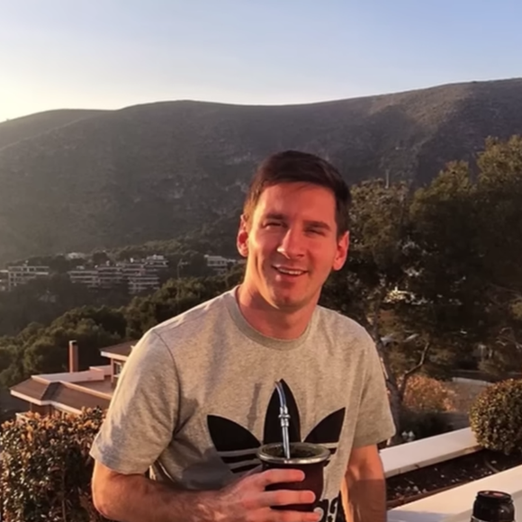 Mansão de Messi tem uma vista deslumbrante para a cidade e as colinas de Castelldefels