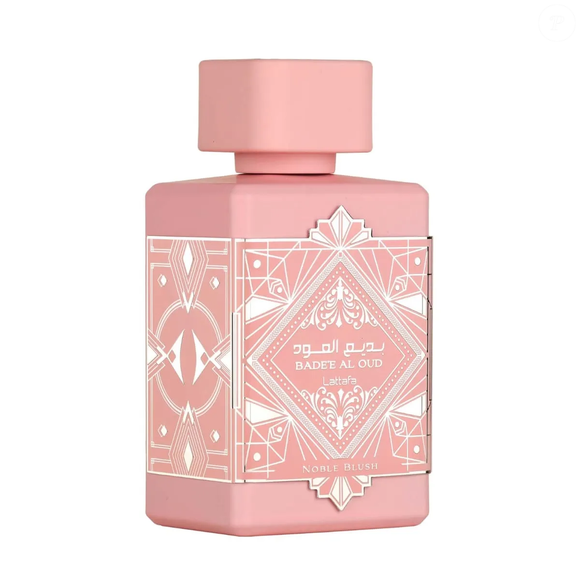 Badee Al Oud Noble Blush, da Lattafa, reúne rosa, jasmim, âmbar, oud e baunilha em uma fragrância oriental elegante e marcante. É a escolha ideal para capricornianas que gostam de transmitir confiança, sofisticação e uma presença impossível de passar despercebida.