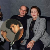 Daqui até a eternidade! Após homenagem nas redes, Ney Matogrosso marca presença em tributo a Cazuza ao lado da mãe do cantor