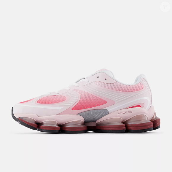 Enquanto seus amigos compram tênis Samba, você estará um passo à frente das tendências com a New Balance e seu novo lançamento para todos os terrenos.