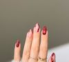 Esmalte vermelho lidera as buscas por unhas de Natal elegantes