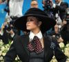 Com barriga à mostra e sem pressa, Rihanna sobe as escadarias do Met Museum como última — e mais impactante — convidada da noite