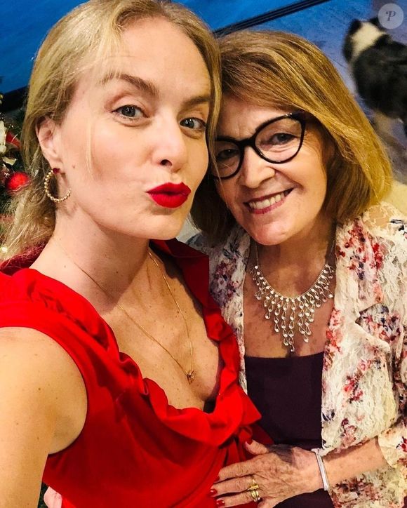 Angélica com a mãe, Angelina Ksyvicks