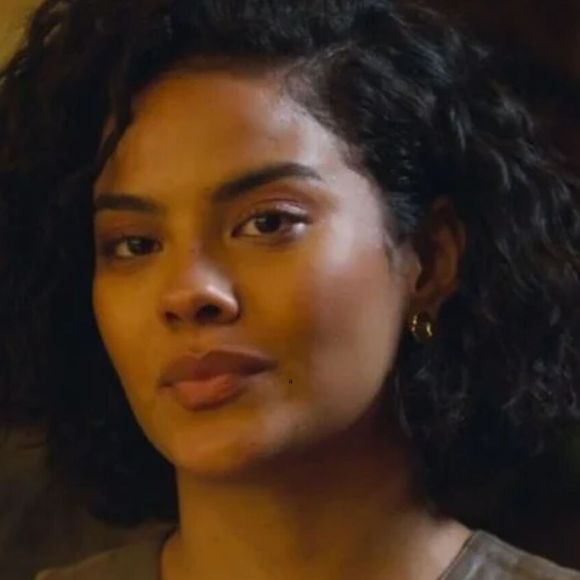 Bella Campos aderiu ao cabelo curto durante a novela 'Vale Tudo'