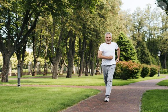 Embora também seja realizada por homens, a caminhada protege o coração e reduz o risco de doenças cardiovasculares