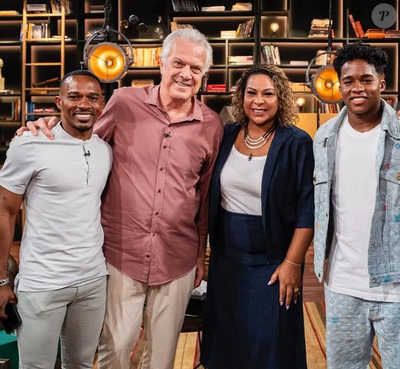 Mãe de Endrick já cortou Gabriely de uma foto em família