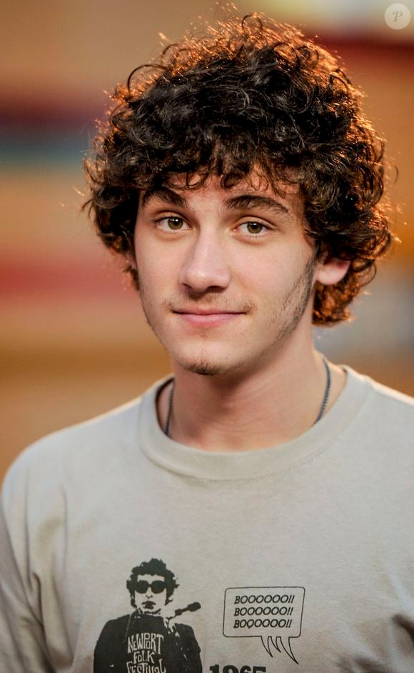 Personagem de Guilherme Prates em 'Malhação' sofreu rejeição e foi substituído por Guilherme Leicam