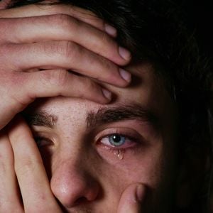 O choro precisa ser encarado como um momento a ser sentido, não apenas como algo a ser evitado ou cessado rapidamente