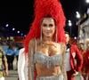 Deborah Secco está desfilando pelo Salgueiro, onde ocupa o posto de musa da escola de samba