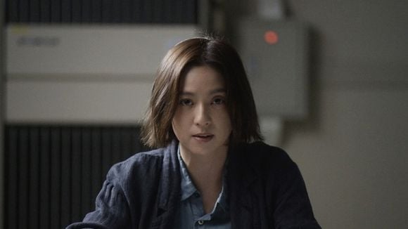 6 episódios, um homem enigmático e diferentes tragédias: esqueça tudo o que vai fazer neste fim de semana e assista ao novo dorama da Netflix