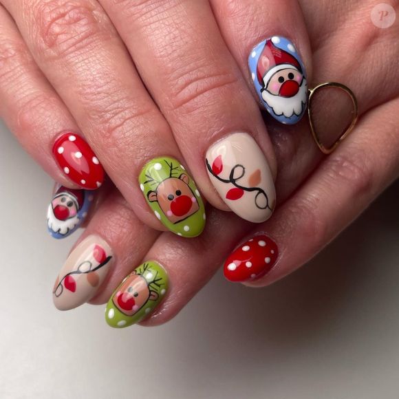 Unhas natalinas bem decoradas: vários elementos da data festiva aparecem com ar divertido