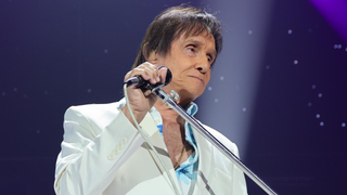 Roberto Carlos sofre acidente de carro em gravação de especial da TV Globo e vai parar no hospital. Saiba os primeiros detalhes